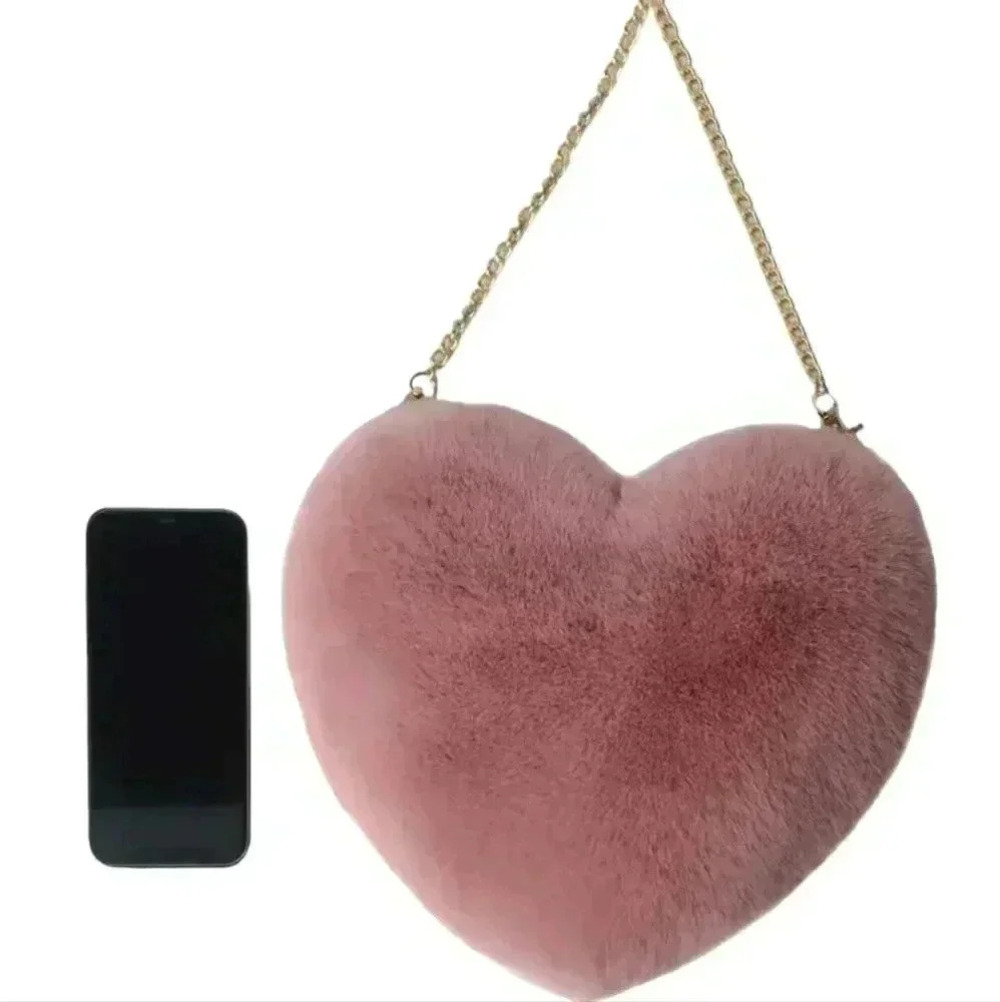 Faux fur Heart shaped pink purse - Picture 3 of 3
